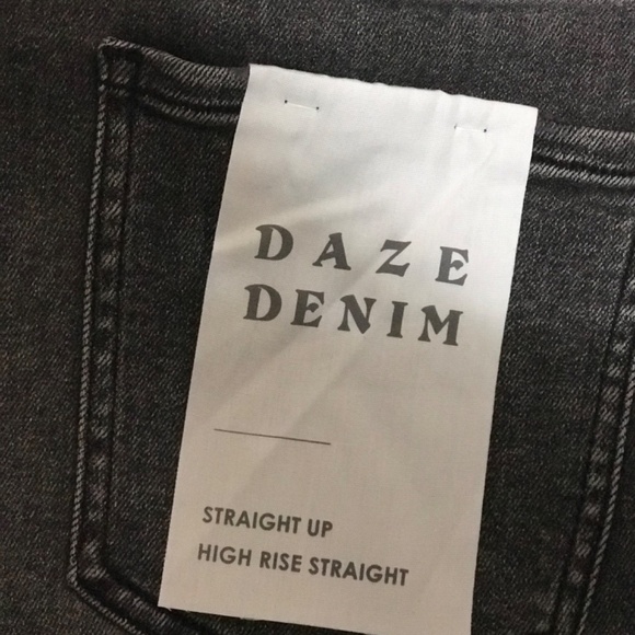 Daze Straight Up Raw Hem High Waist Ankle Straight Leg Jeans NWT - Picture 12 of 13